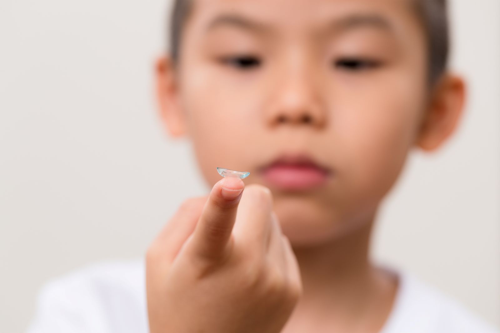 Are Contact Lenses Suitable for Children to Wear?